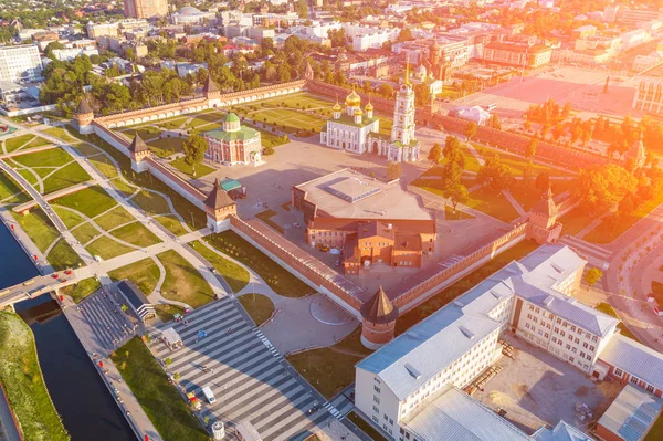 Vista aérea del Kremlin de Tula y la Catedral de Epifanía - Iglesia ortodoxa antigua en el centro de la ciudad — Foto de Stock