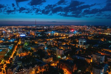 Gün batımı sonra gece şehir Voronezh havadan görünümü, Panorama Cityscape