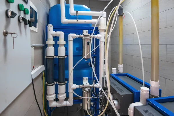 Máquina generadora de ozono automatizada computarizada para ozonización de agua potable pura y limpia en fábrica de producción de agua —  Fotos de Stock