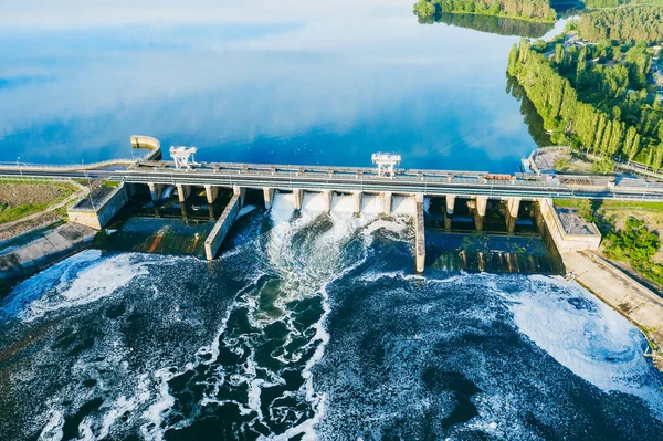 Гидроэлектростанция или ГЭС, вид с воздуха — стоковое фото