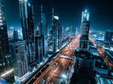 Dubai şehir merkezi gökyüzü geceleri yukarıdan, Birleşik Arap Emirlikleri