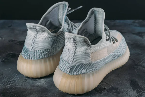Moscova, Rusia - Iunie 2020: Adidas Yeezy Boost 350 V2 Cloud White - Famous Limited Collection Fashion Sneakers by Kanye West and Adidas Collaboration, Trendy Sport Shoes — Fotografie, imagine de stoc