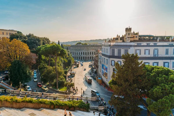 Roma, Italia - Octubre 2019: Vista de la calle del centro histórico Roma, Italia. Destino turístico famoso — Foto de Stock