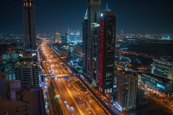 Dubai skyline centro da cidade à noite de cima, Emirados Árabes Unidos — Fotografia de Stock