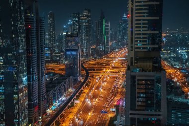 Dubai şehir merkezi muhteşem bir gece. Panorama, Dubai, Birleşik Arap Emirlikleri 'nden gökyüzü manzarası.