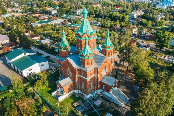 Rússia, Zadonsk. Catedral da Santíssima Trindade no mosteiro da Trindade de Zadonsk, vista aérea do drone — Fotografia de Stock