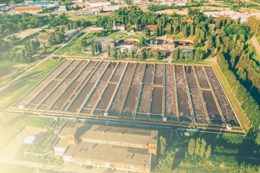 Günışığı ve hava manzaralı modern atık su arıtma tesisi