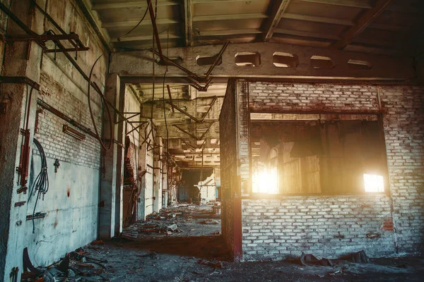 Old abandoned industrial building interior, forgotten room, horror atmosphere — Stock Photo, Image