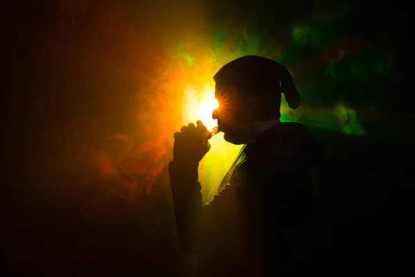 Hombre Aspirante Sosteniendo Mod Una Nube Vapor Oscuro Niebla Tonificado — Foto de Stock