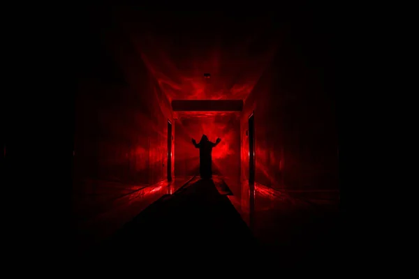 Silhouette Effrayante Dans Bâtiment Sombre Abandonné Horreur Sur Concept Maniaque — Photo