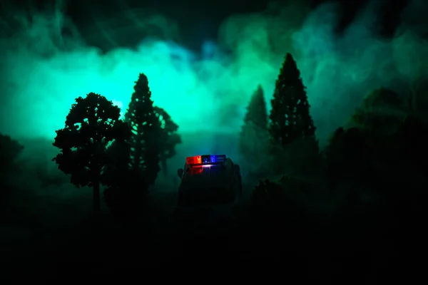 Police Car Chasing Car Night Fog Background 911 Emergency Response — Stock Photo, Image