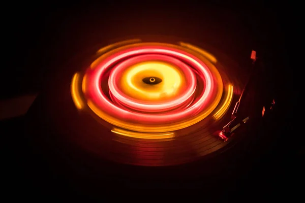Muziek Concept Freezelight Gloeiende Vinyl Donkere Achtergrond Draaitafel Vinyl Met — Stockfoto