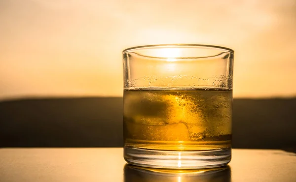 Glass Whiskey Ice Sunset Background Shot Whiskey Sunset Dramatic Sky — Stock Photo, Image