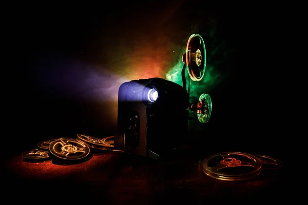 Oude Stijl Film Projector Stilleven Close Filmprojector Een Houten Achtergrond — Stockfoto