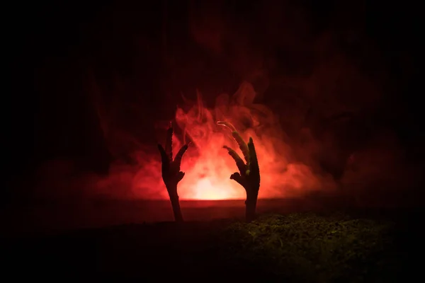 Cadılar Bayramı Kavramı Yerden Yükselen Zombi Veya Zombi Onun Mezardan — Stok fotoğraf