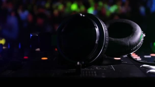 Foco Seletivo Controlador Pro Console Mesa Mistura Festa Música Boate — Vídeo de Stock