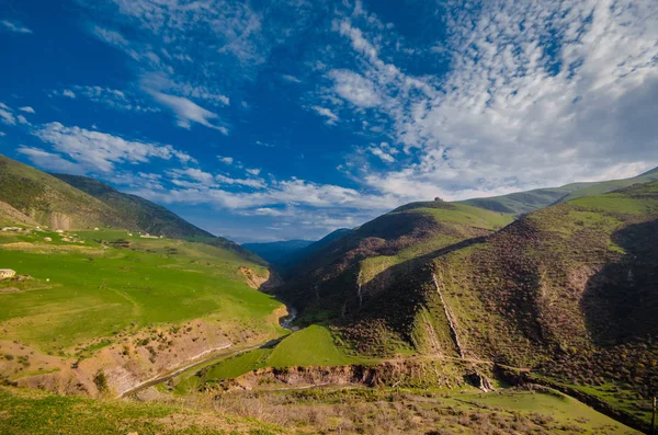 Hermoso Paisaje Las Montañas Con Sol Amanecer Montañas Atardecer Azerbaiyán — Foto de Stock