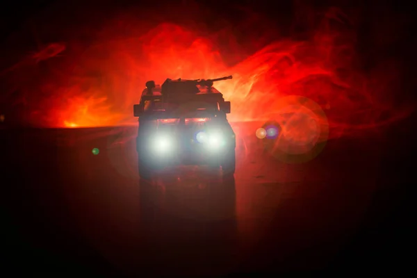 Військовий Патрульний Автомобіль Темному Тонованому Туманному Тлі Концепція Війни Армії — стокове фото