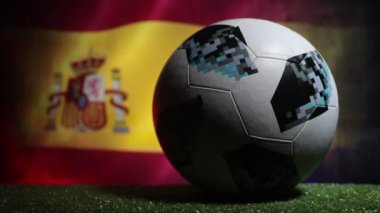 Bakü, Azerbaycan - 21 Haziran 2018: Yaratıcı kavramı. Resmi Rusya 2018 Dünya Kupası futbol topu Adidas Telstar 18 koyu tonda sisli arka plan üzerinde seçici odak
