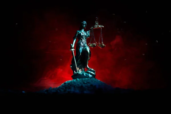 Статуя Правосудия Леди Правосудия Юстиция Фастия Римские Боги Правосудия Темном — стоковое фото
