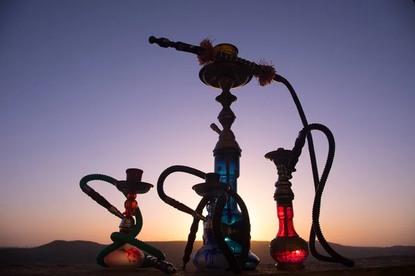 Hookah Tubería Agua Árabe Tradicional Luz Directa Del Atardecer Foto — Foto de Stock