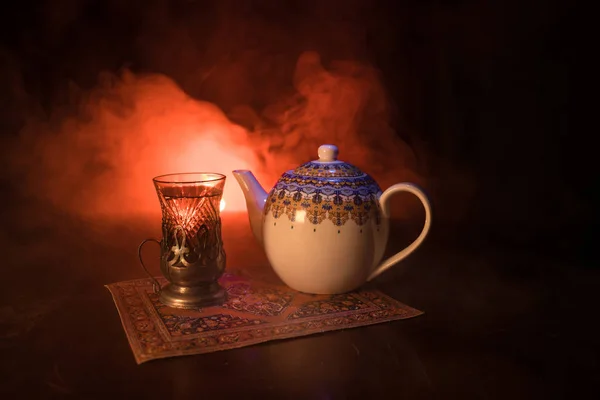 Chá Oriental Glasse Tradicional Panela Sobre Fundo Preto Com Luzes — Fotografia de Stock