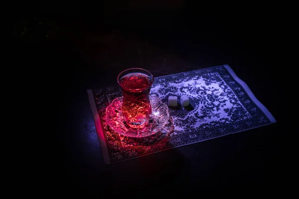 Východní Čaj Tradiční Glasse Hrnec Černém Pozadí Světly Kouř Koncept — Stock fotografie