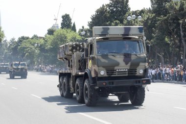 Bakü, Azerbaycan - 26 Haziran 2018 - askeri geçit töreni, Bakü, Azerbaycan Ordusu gün. Azerbaycan silahlı kuvvetlerinin 100 yaşını kutluyor