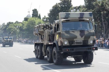 Bakü, Azerbaycan - 26 Haziran 2018 - askeri geçit töreni, Bakü, Azerbaycan Ordusu gün. Azerbaycan silahlı kuvvetlerinin 100 yaşını kutluyor