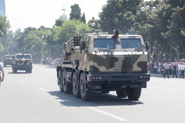 Bakü, Azerbaycan - 26 Haziran 2018 - askeri geçit töreni, Bakü, Azerbaycan Ordusu gün. Azerbaycan silahlı kuvvetlerinin 100 yaşını kutluyor