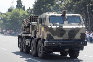 Bakü, Azerbaycan - 26 Haziran 2018 - askeri geçit töreni, Bakü, Azerbaycan Ordusu gün. Azerbaycan silahlı kuvvetlerinin 100 yaşını kutluyor