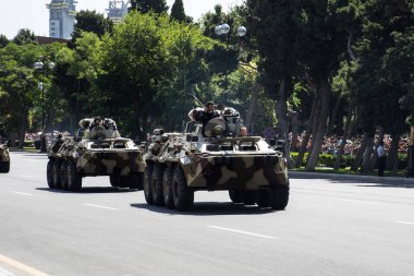 Bakü, Azerbaycan - 26 Haziran 2018 - askeri geçit töreni, Bakü, Azerbaycan Ordusu gün. Azerbaycan silahlı kuvvetlerinin 100 yaşını kutluyor