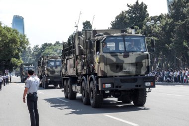 Bakü, Azerbaycan - 26 Haziran 2018 - askeri geçit töreni, Bakü, Azerbaycan Ordusu gün. Azerbaycan silahlı kuvvetlerinin 100 yaşını kutluyor