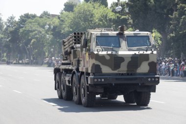 Bakü, Azerbaycan - 26 Haziran 2018 - askeri geçit töreni, Bakü, Azerbaycan Ordusu gün. Azerbaycan silahlı kuvvetlerinin 100 yaşını kutluyor