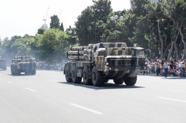 Bakü, Azerbaycan - 26 Haziran 2018 - askeri geçit töreni, Bakü, Azerbaycan Ordusu gün. Azerbaycan silahlı kuvvetlerinin 100 yaşını kutluyor