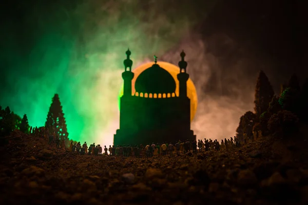 Silhouette Large Crowd People Forest Night Standing Blurred Mosque Building — Stock Photo, Image