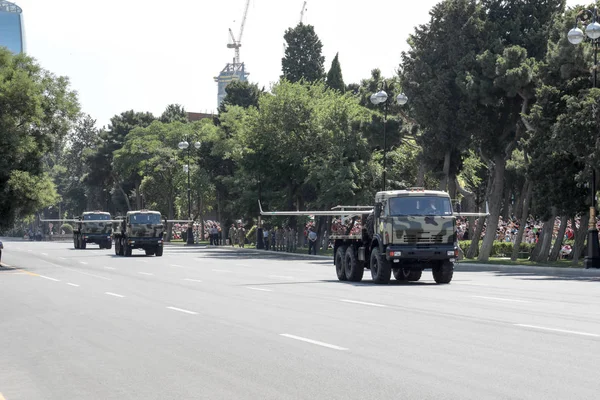 Bakü, Azerbaycan - 26 Haziran 2018 - askeri geçit töreni, Bakü, Azerbaycan Ordusu gün. Azerbaycan silahlı kuvvetlerinin 100 yaşını kutluyor