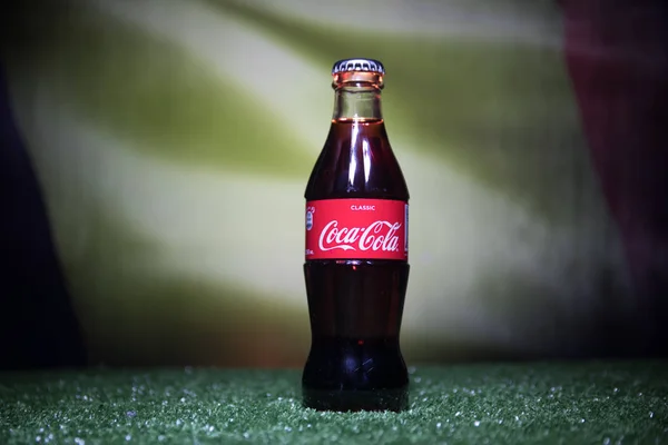Baku Azerbeidzjan Juli 2018 Creatief Concept Coca Cola Classic Een — Stockfoto