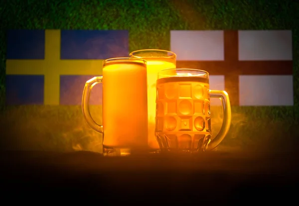 Voetbal 2018 Creatief Concept Bierglazen Met Bier Tafel Klaar Drinken — Stockfoto