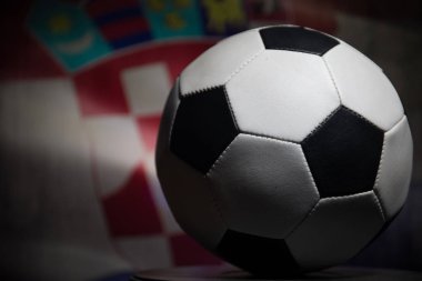 Futbol 2018. Yaratıcı kavramı. Futbol topu görünümünü kapatın. Ülke veya tezahürat kavramı destekler. Seçici odak