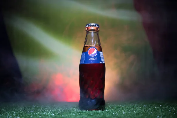 Baku Azerbaijan Juli 2018 Kreatives Konzept Pepsi Classic Einer Glasflasche — Stockfoto