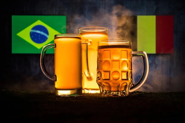Fútbol 2018 Concepto Creativo Vasos Cerveza Con Cerveza Mesa Listos —  Fotos de Stock