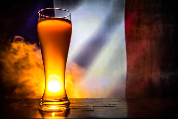 Calcio 2018 Concetto Creativo Bicchiere Birra Singolo Con Birra Sul — Foto Stock
