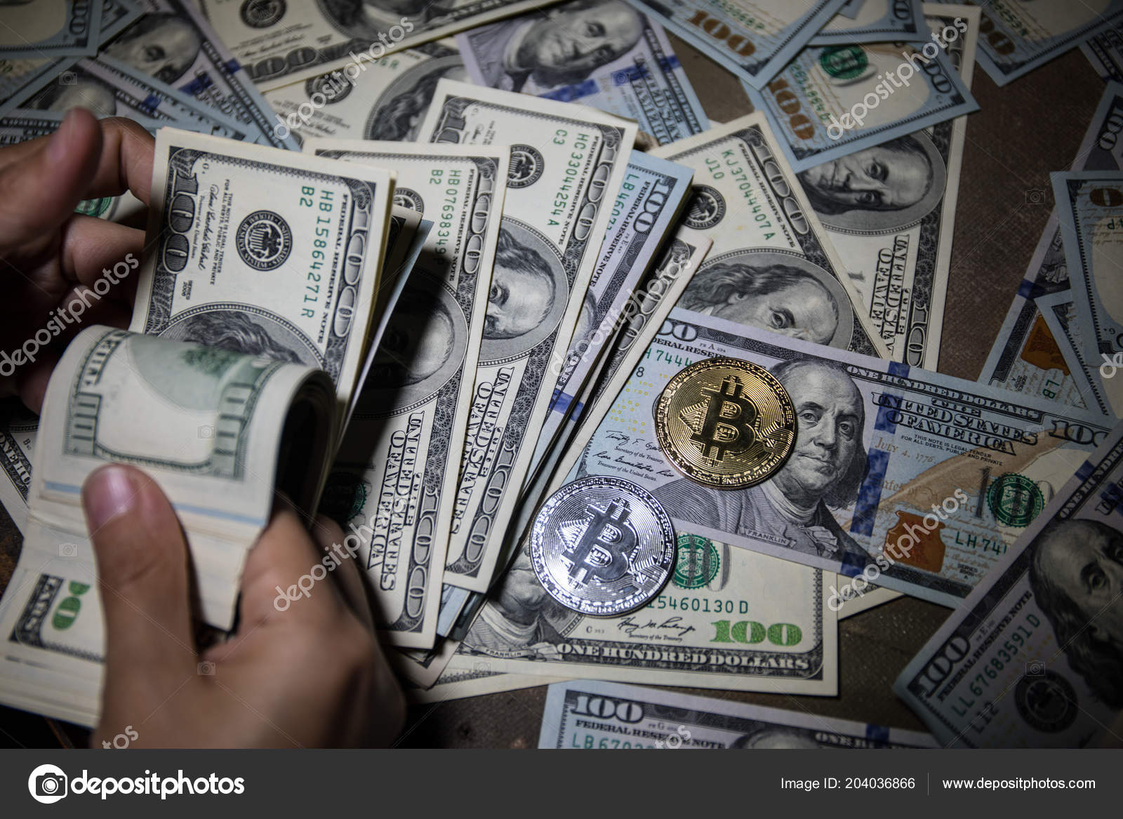 Hand Counting Dollars Bitcoin New Virtual Money Coin Lot Money — Stock  Editorial Photo © zeferli@gmail.com #204036866