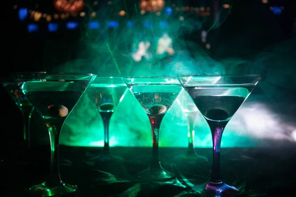 Flera Glas Berömda Cocktail Martini Sköt Bar Med Mörk Tonad — Stockfoto