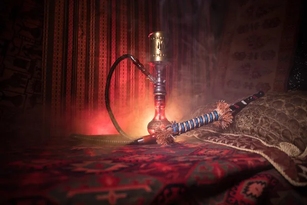 Vodní Dýmka Žhavé Uhlíky Shisha Mísy Takže Oblaka Páry Arabský — Stock fotografie