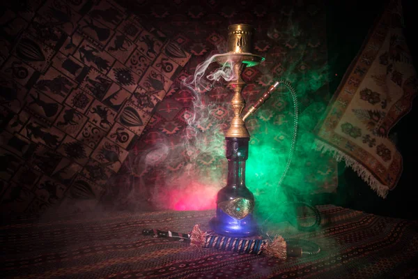 Batubara Panas Hookah Pada Mangkuk Shisha Membuat Awan Uap Interior — Stok Foto