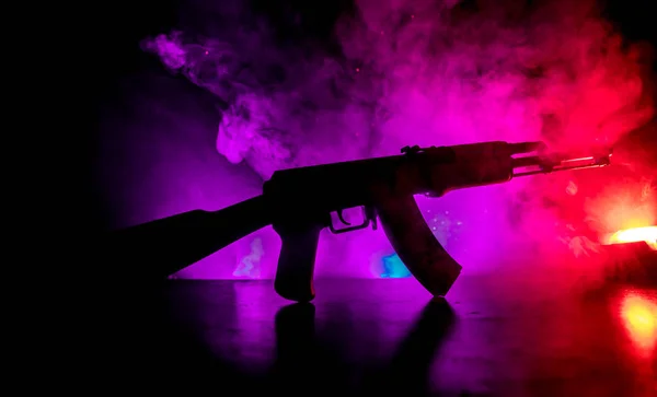 Silhouette Fusil Assaut Sur Fond Brouillard Tonique Concept Guerre Antiterrorisme — Photo