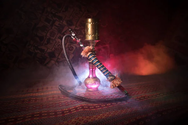 Vodní Dýmka Žhavé Uhlíky Shisha Mísy Takže Oblaka Páry Arabský — Stock fotografie