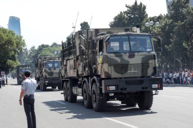 Bakü, Azerbaycan - 26 Haziran 2018 - askeri geçit töreni, Bakü, Azerbaycan Ordusu gün. Azerbaycan silahlı kuvvetlerinin 100 yaşını kutluyor